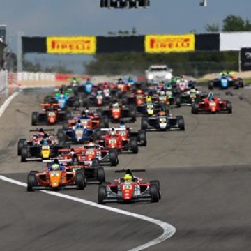 #F4 Along with the showdown between Joey #Mawson and Mick #Schumacher, there are four contenders for the team championship, while #Nielsen, Correa and Vips in chase for Best Rookie title in the @adac_formel4 finale this weekend (30 September – 2 October)
#formula4 #motorsport #Hockenheim #Mick #Schumacher #Joey #Mawson