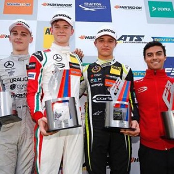 #FIAF3 In the 20th race of the @fiaf3europe Championship season, @callum_ilott made maximum use of his pole position and won from his fellow countrymen @jakehughesrace, @landonorris and @harrison_newey
#formula3 #Zandvoort #motorsport #racing