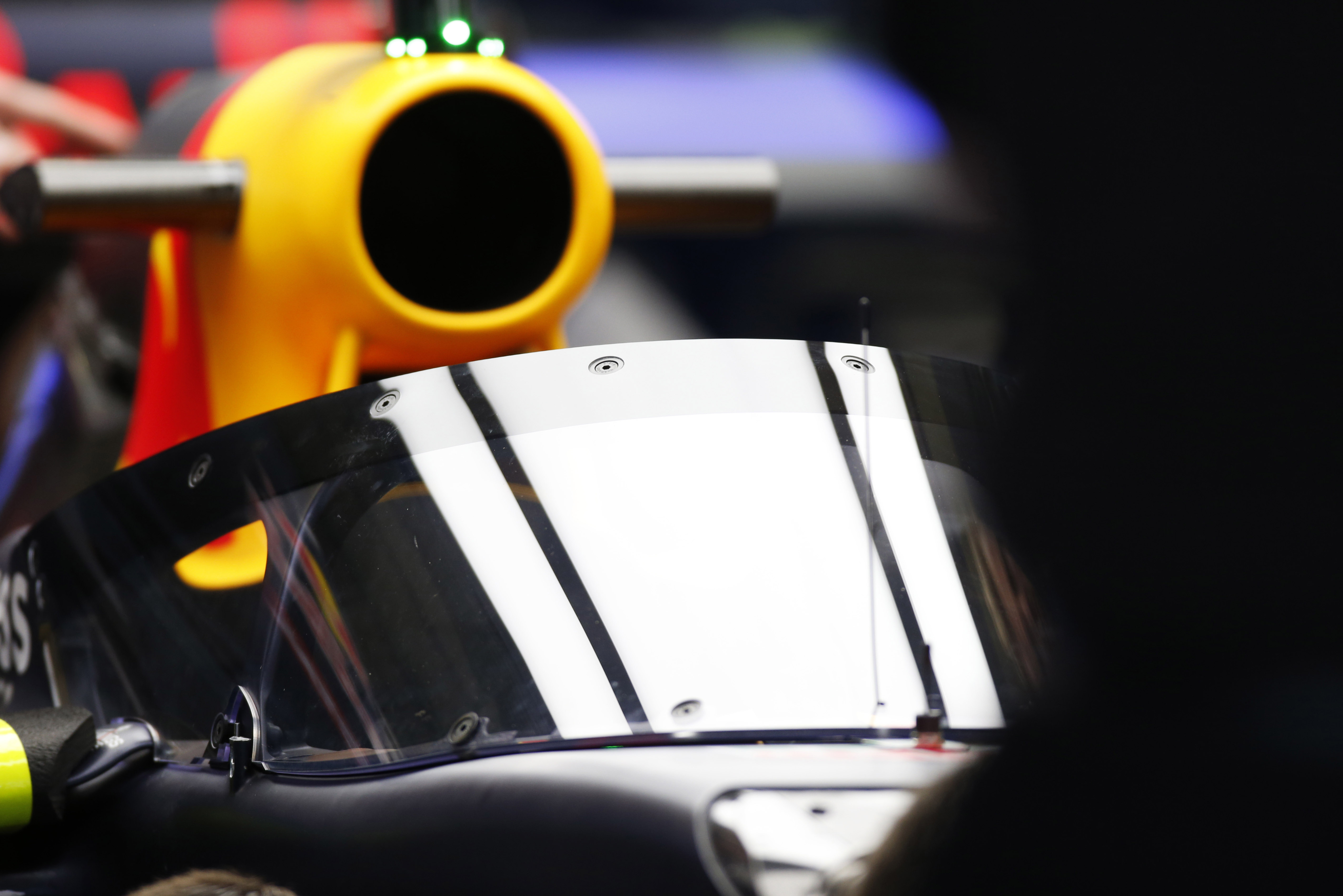 Хламер. Red bull Aeroscreen. Защита головы формула 1. Защита Aeroscreen. Кокпит редбул