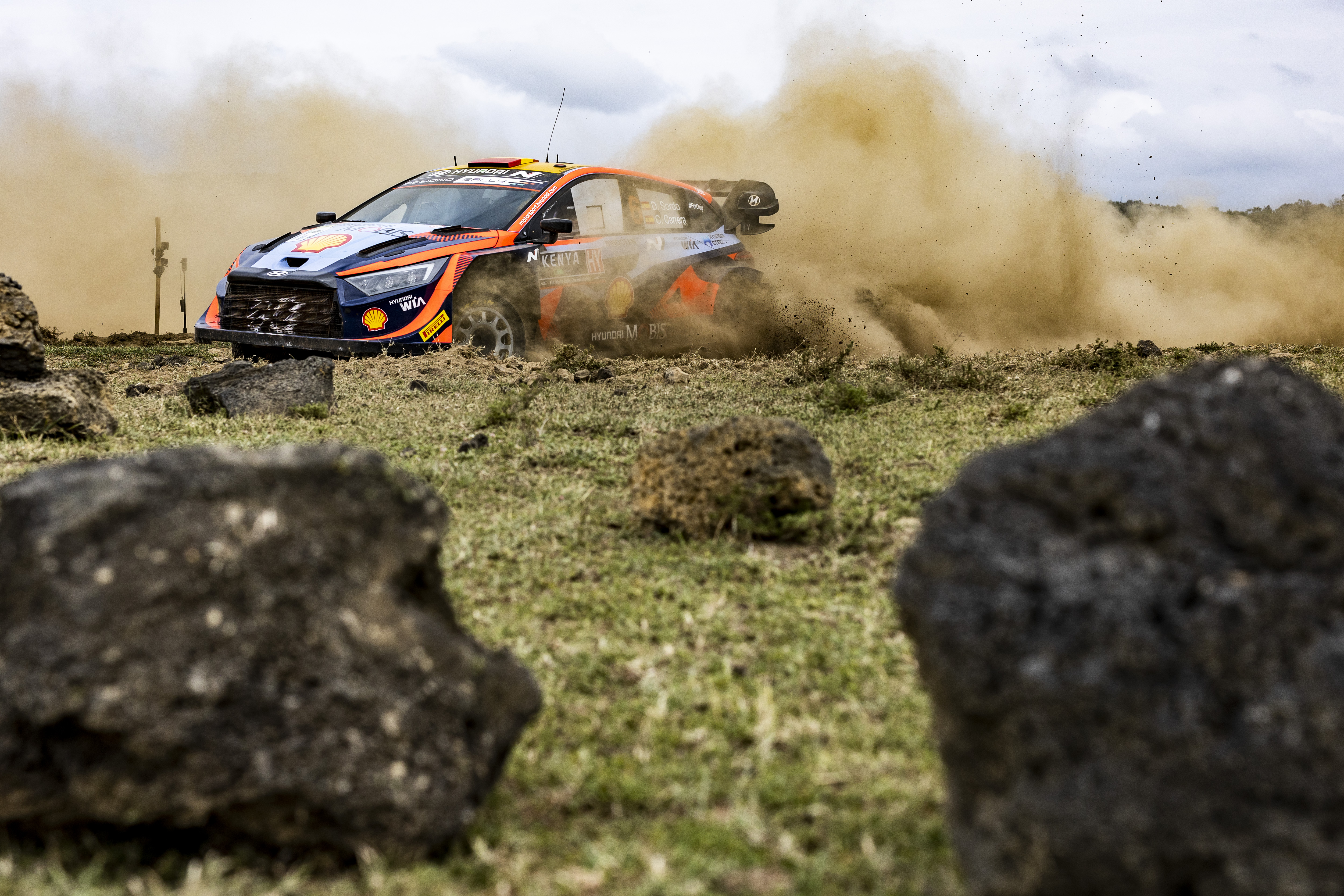 Wrc safari rally 2024. Ралли Кении 2023. Ралли Сеенна. Ралли Кения 2024. Ралли сафари.