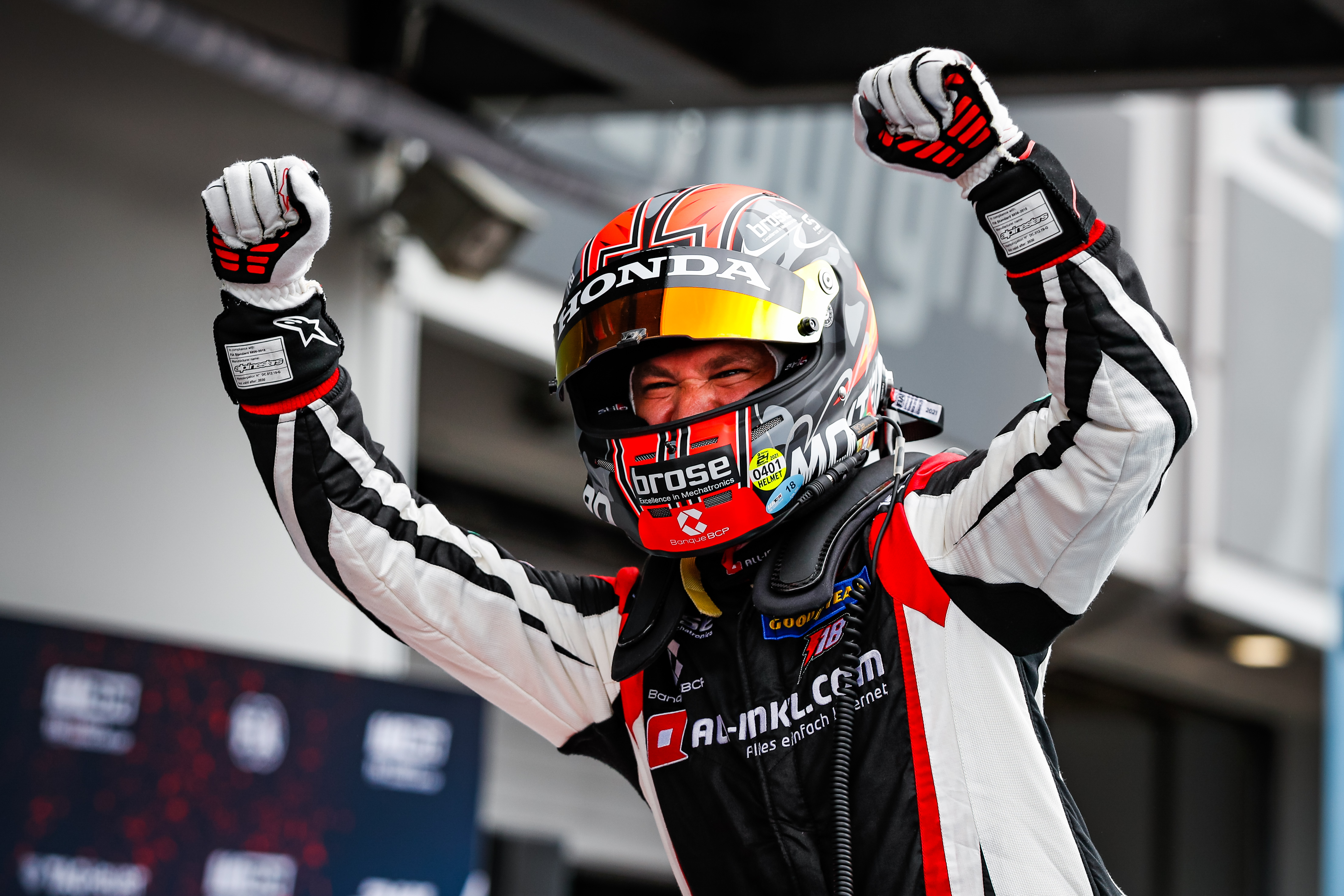 24h de Nordschleife: Tiago Monteiro vence categoria TCR