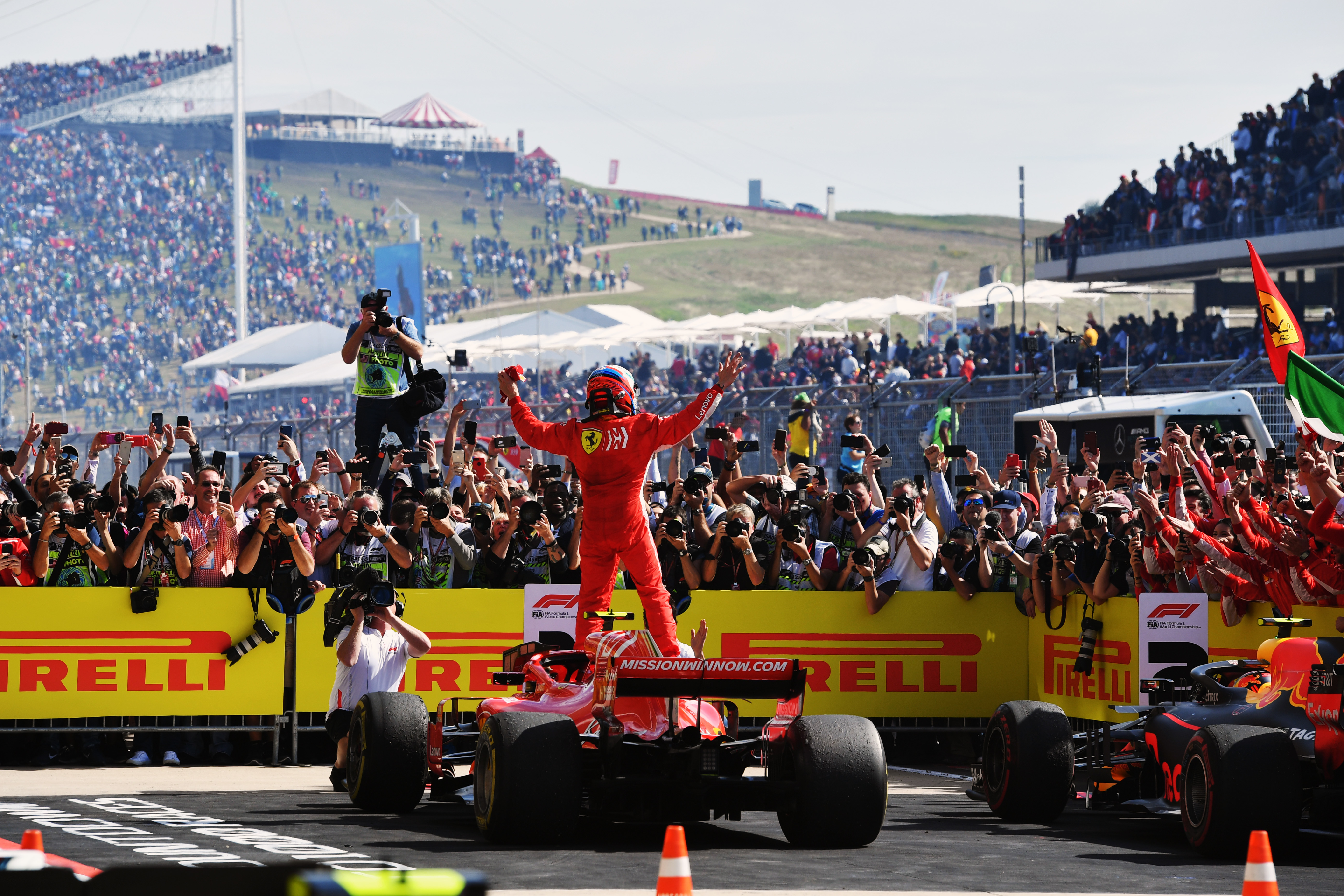 Räikkönen wins in Austin ahead of Verstappen, Hamilton, as title