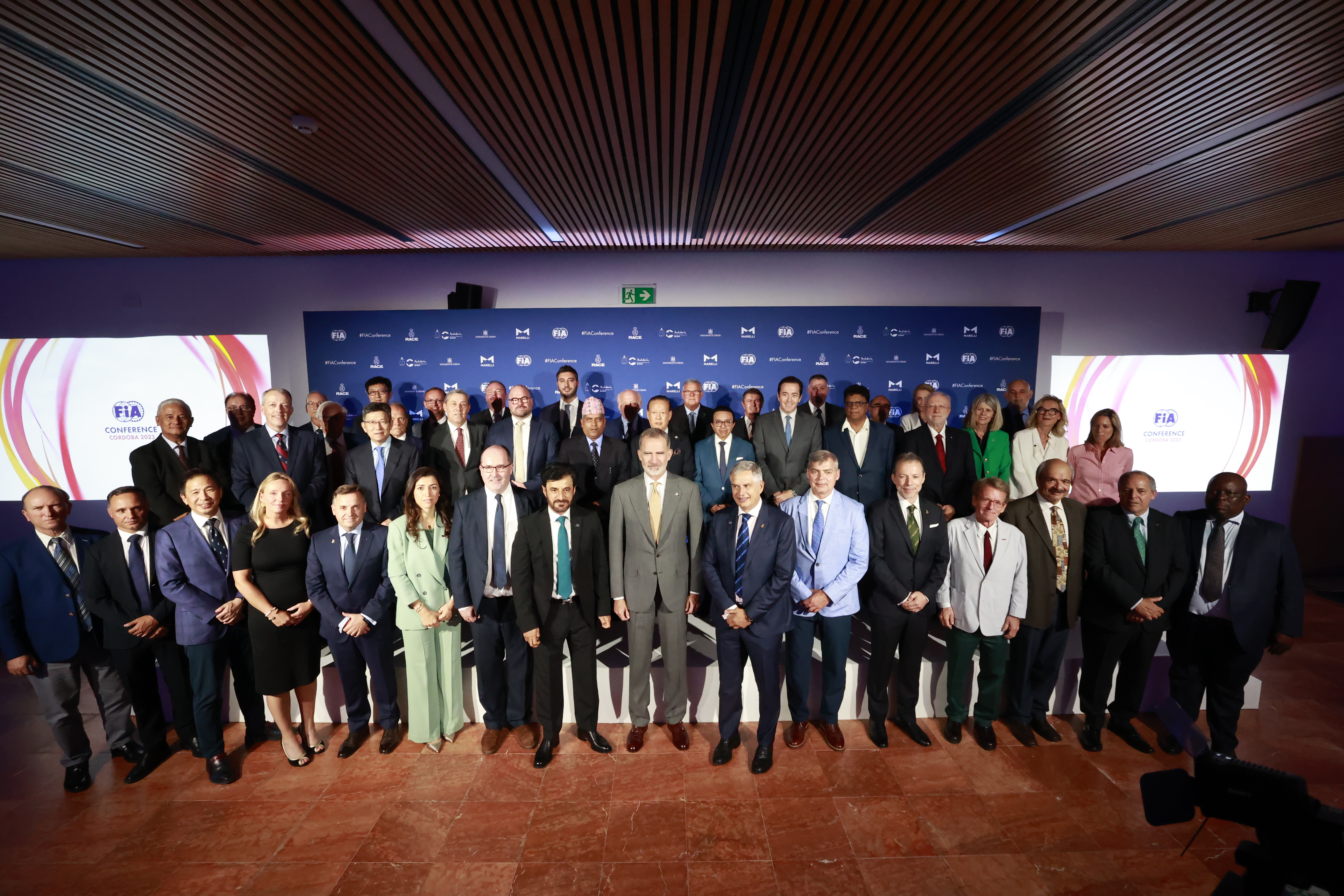 SM el Rey Felipe VI de España visita la Convención FIA 2023