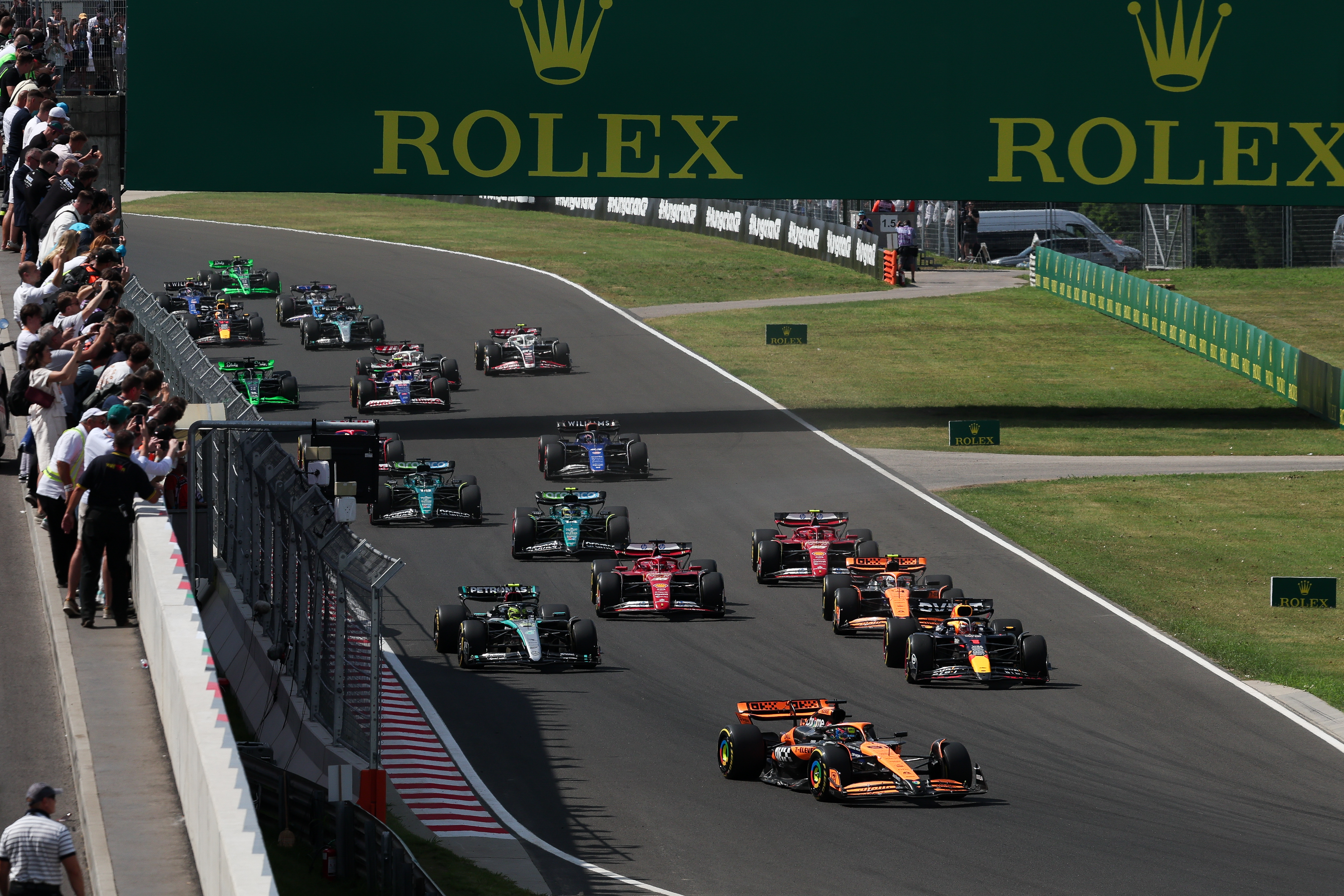Norris vence na Hungria, Leclerc conquista a pole position