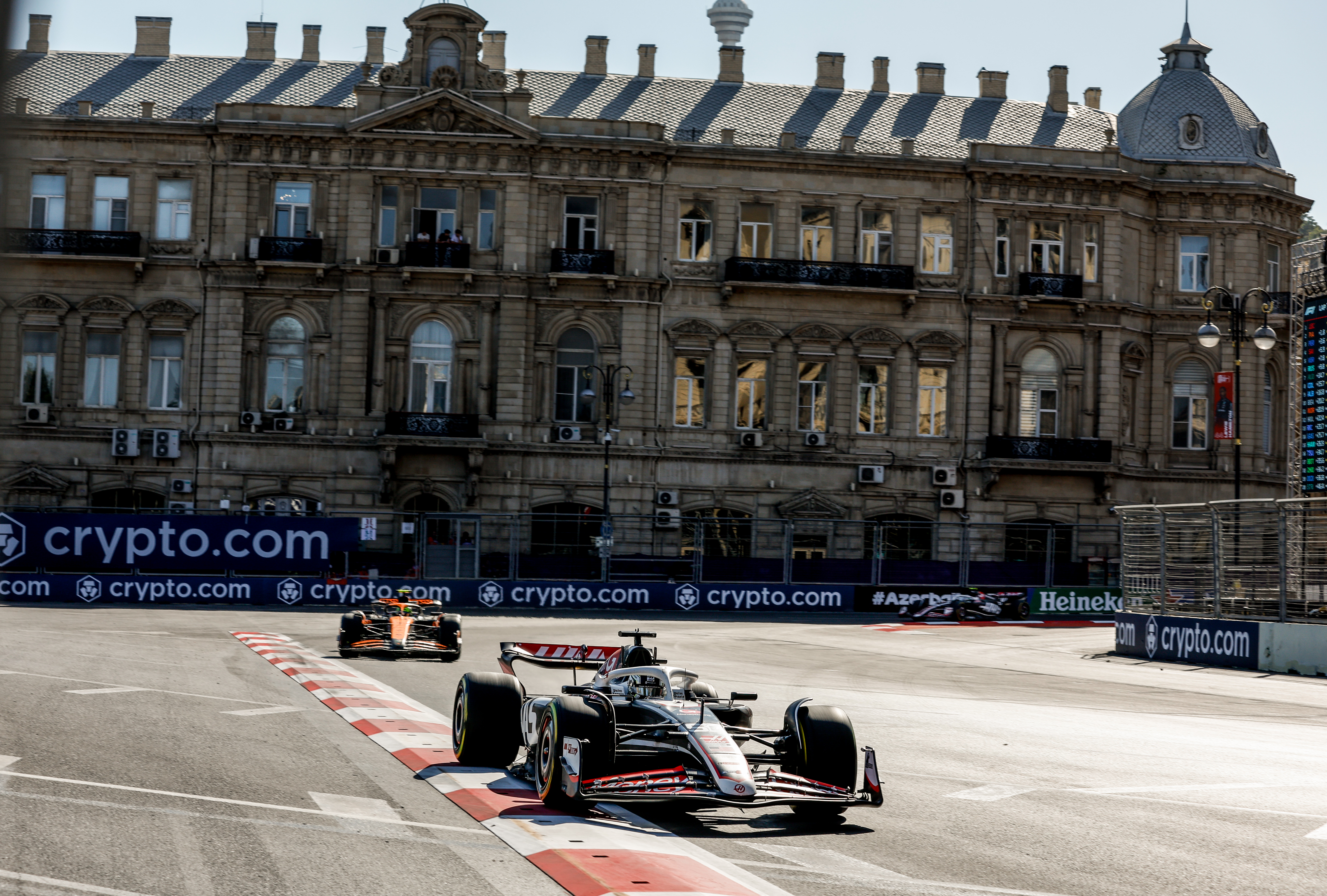FIA F1ニュースダイジェスト：イタリアGPでの圧勝、2026年スプリントカレンダー、アゼルバイジャンGPプレビュー