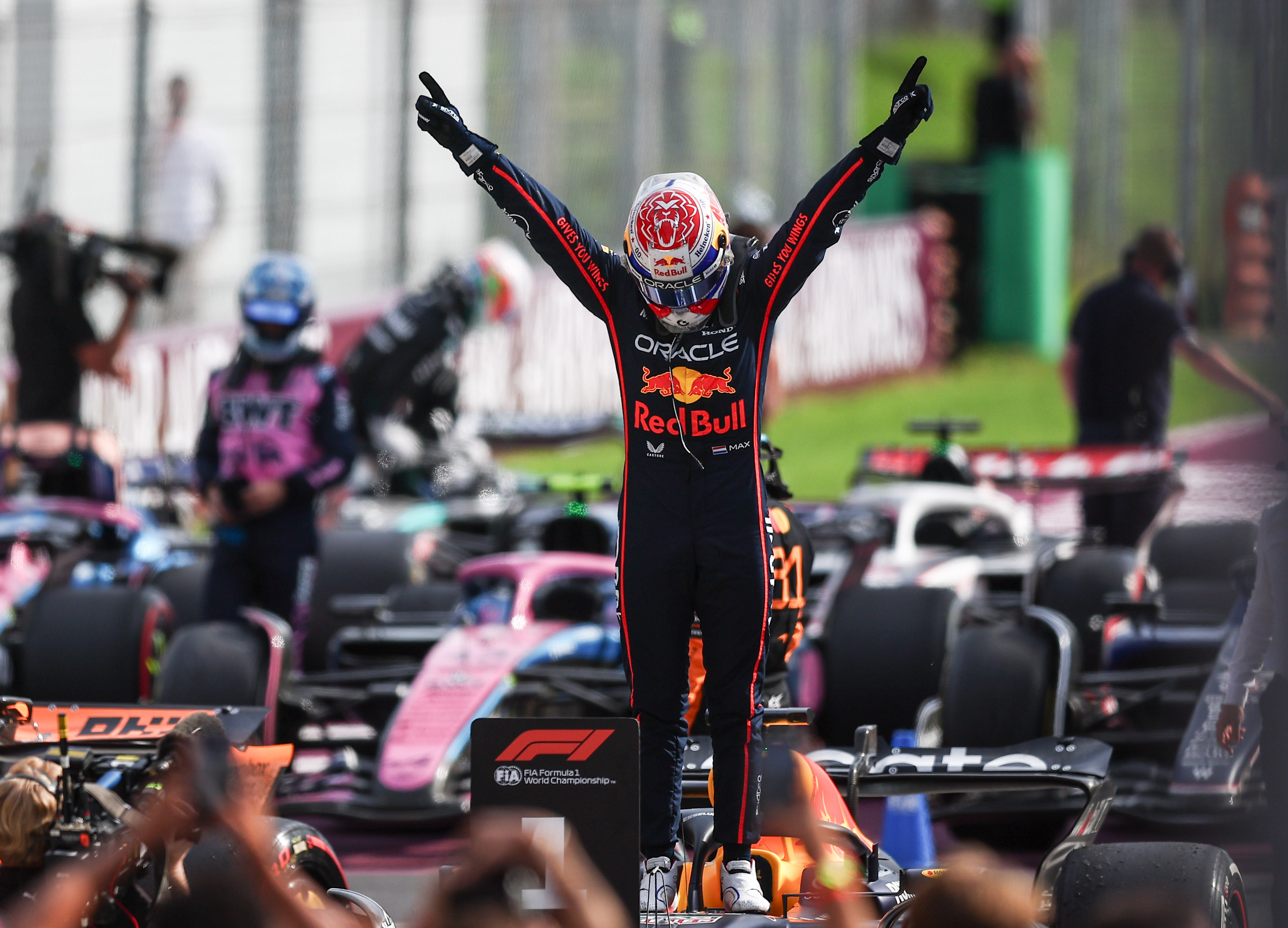 F1 몬차 GP: 막스 베르스타펜 역대 최속 기록 우승… 맥라렌 노리스 2위, 피아스트리 3위