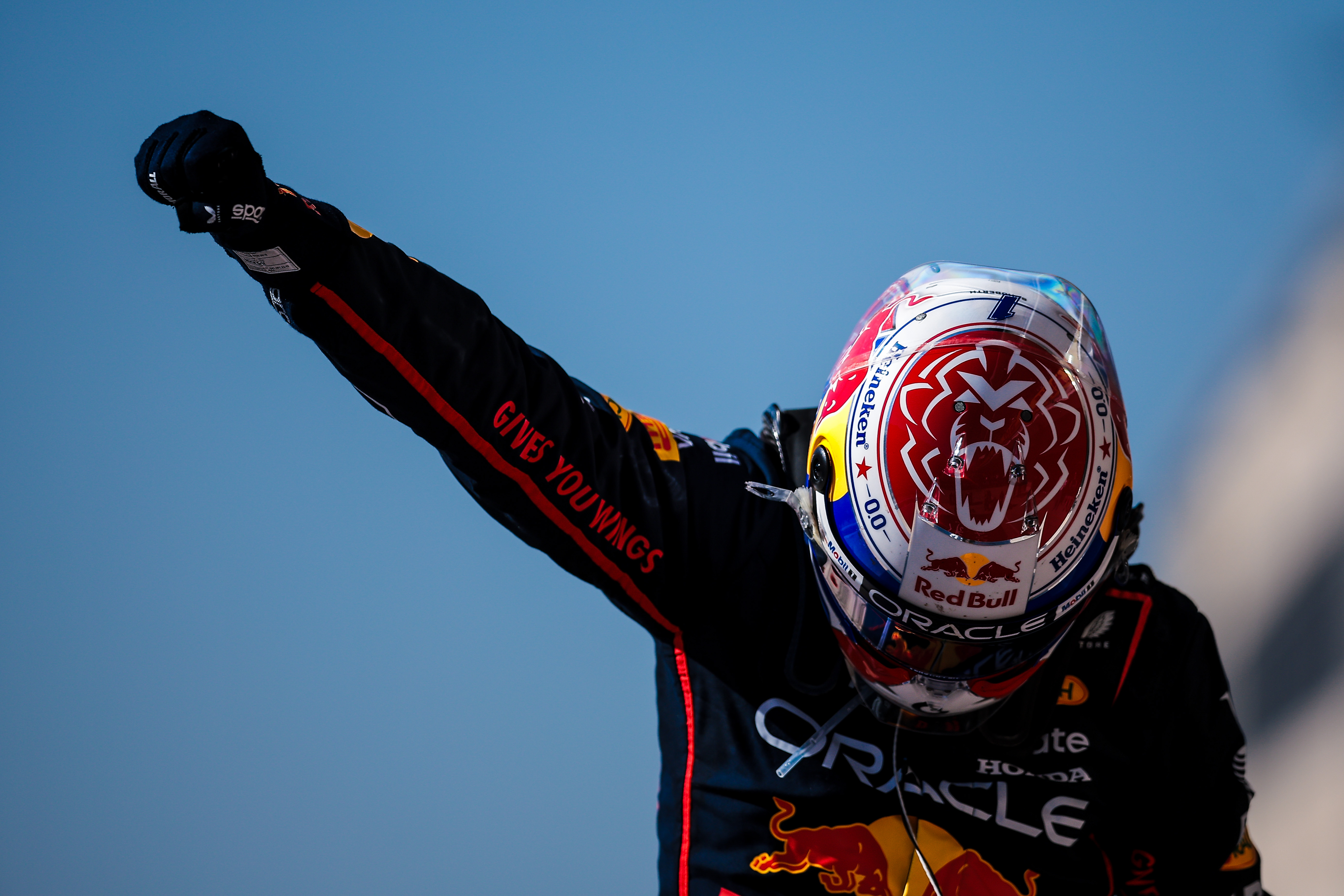 Verstappen Dominates US Grand Prix, Cuts into Piastri's Championship Lead