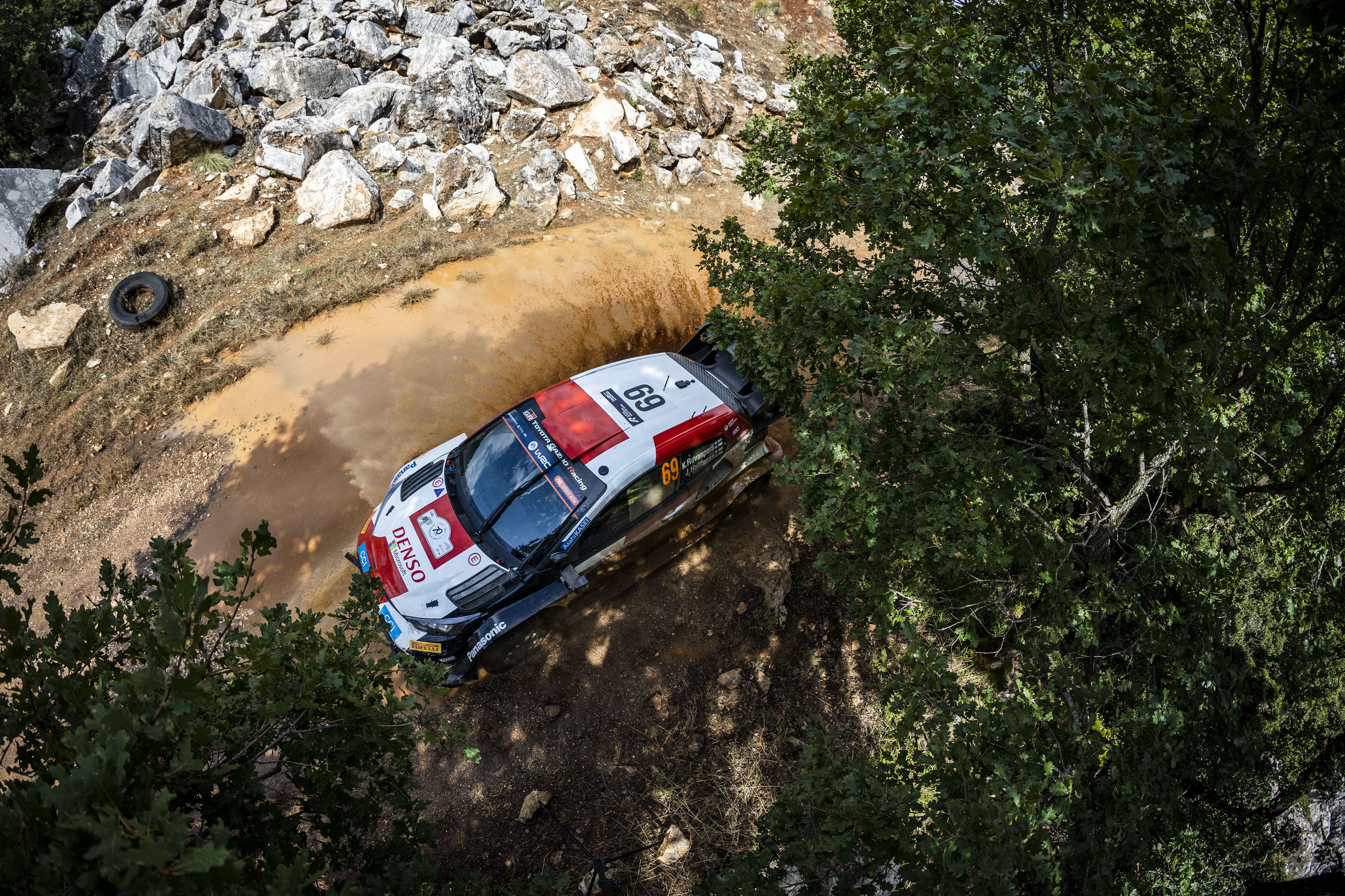 WRC – Rovanperä i ledelsen etter en begivenhetsrik lørdag i Akropolis Rally