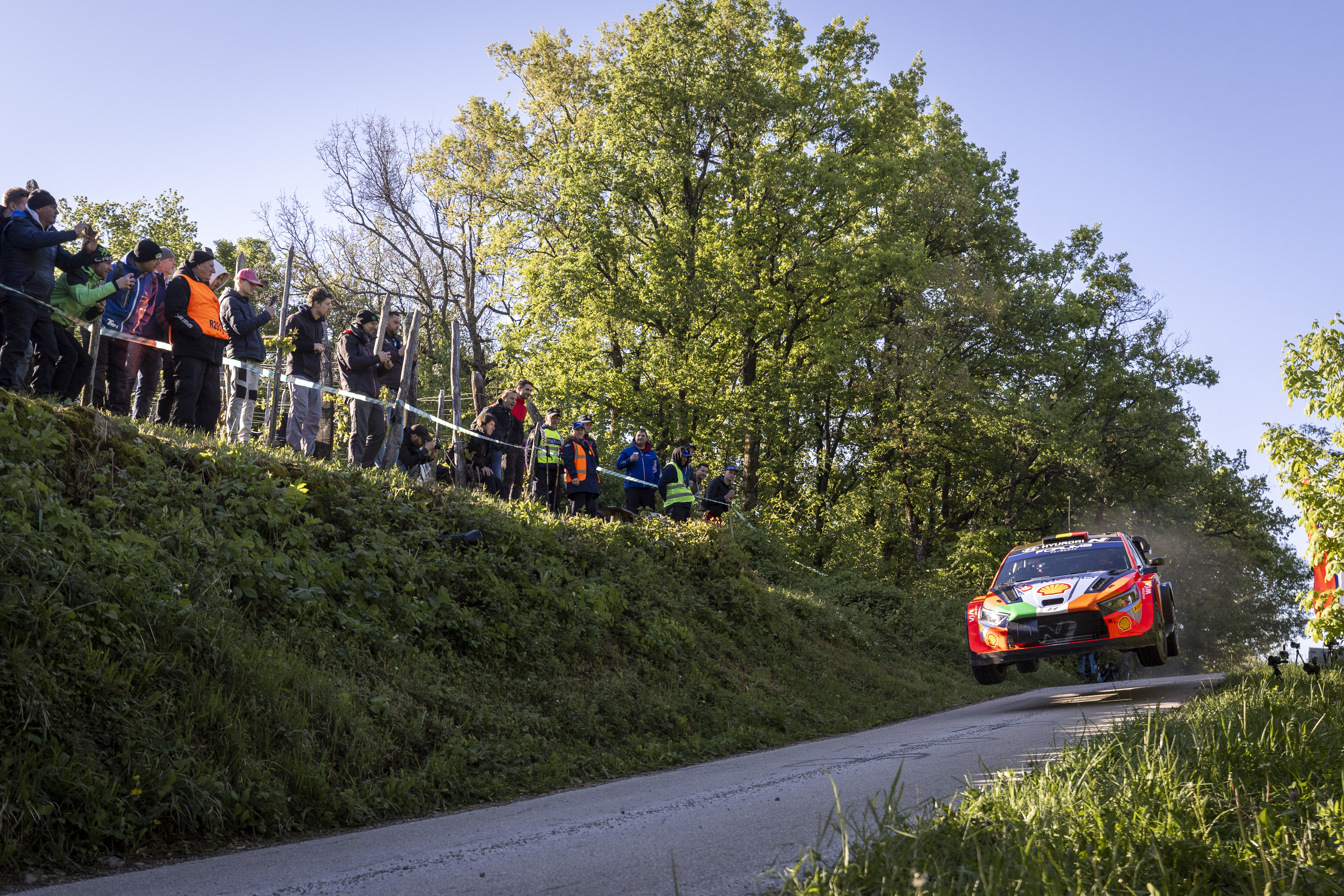 WRC – Neuville et Evans sont à égalité en tête en fin de journée de vendredi en Croatie