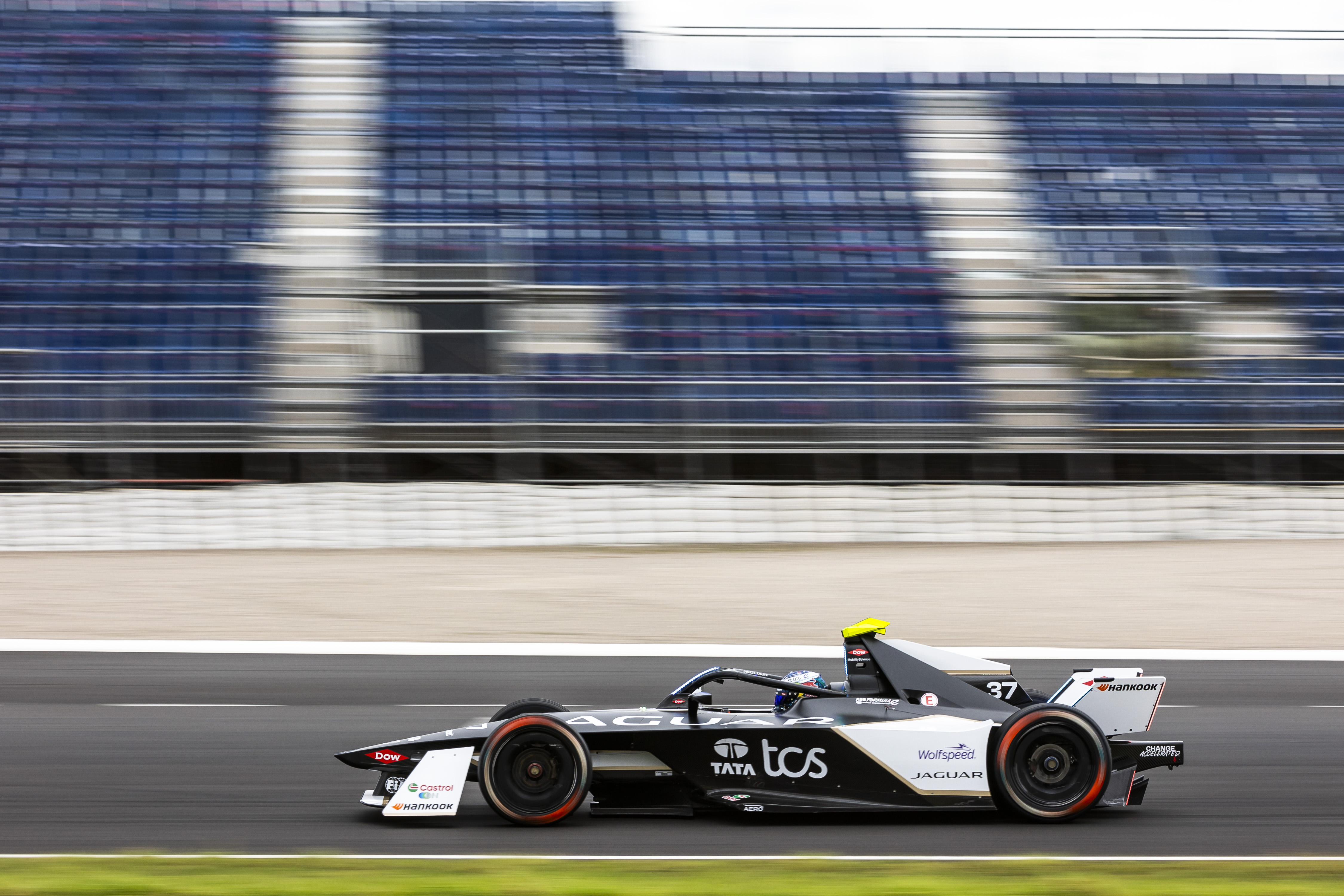 10 Bird Sam (gbr), Jaguar TCS Racing, Jaguar I-Type 5, action during the  pre-season test of the 2021-22 FIA Formula E World Championship, on the  Circuit Ricardo Tormo from November 28 to