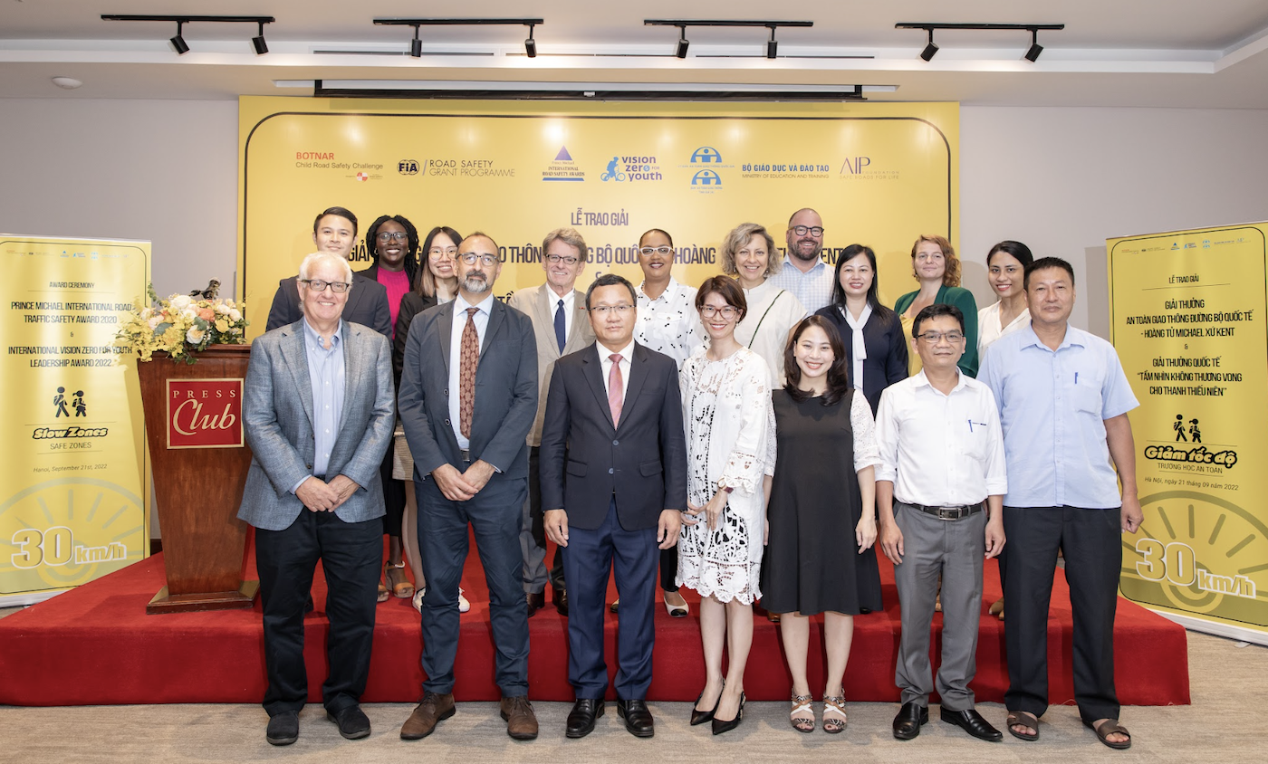NATIONAL AND LOCAL GOVERNMENTS IN CENTRAL VIETNAM RECEIVE INTERNATIONAL ROAD SAFETY AWARDS FOR KEEPING CHILDREN SAFE ON THEIR WAY TO SCHOOL - Vimarsana News