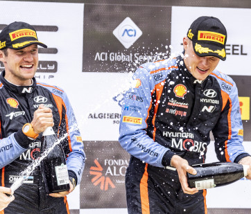 2022 WRC - Rally Italia Sardegna - Ott Tänak/Martin Järveoja, Hyundai Shell Mobis WRT - Final event podium (photo: Nikos Katikis / DPPI)