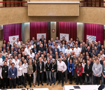 Family photo of the attendees at the 2020 Rally &amp; Cross Country Officials Seminar in Prague
