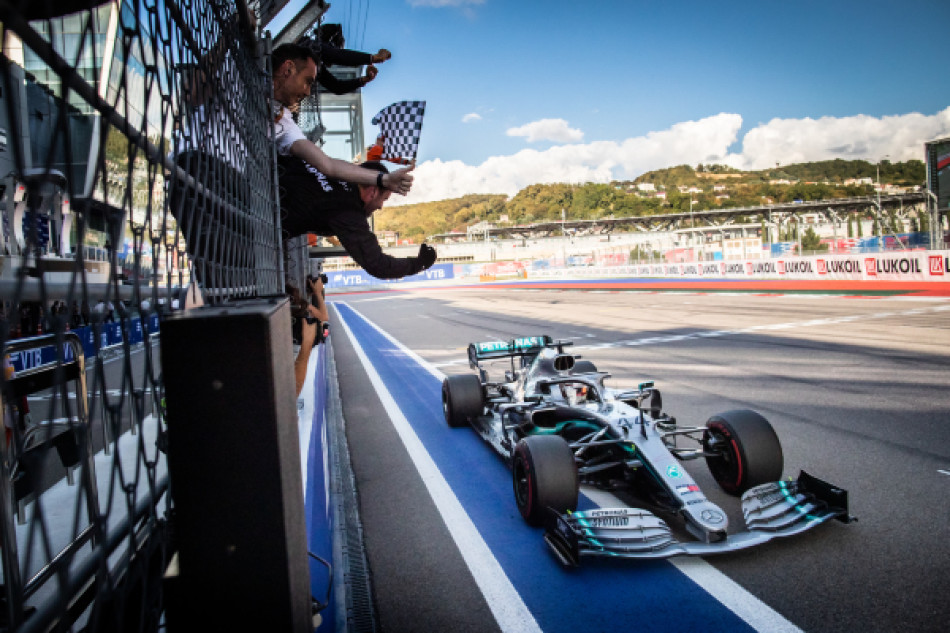 F1 Hamilton Heads Mercedes 1 2 In Sochi To Maintain Silver Arrows Perfect Russian Record Federation Internationale De L Automobile