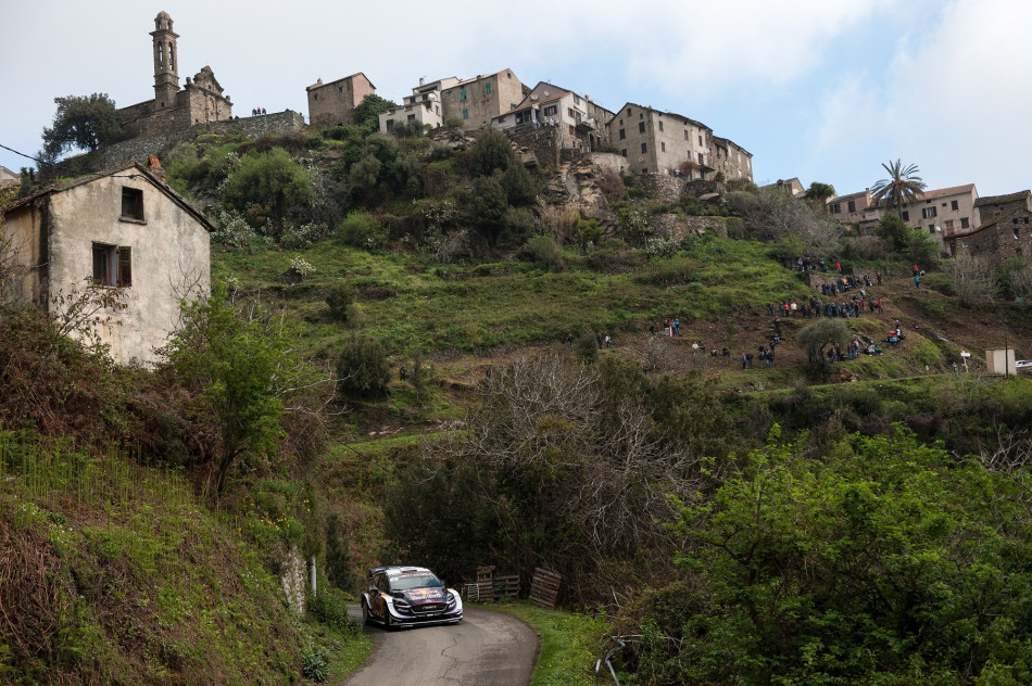 WRC – Ogier claims early lead; Loeb out