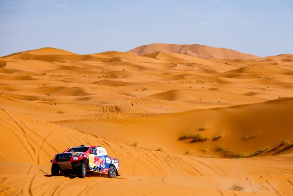 CROSS COUNTRY – AL-ATTIYAH/BAUMEL STORM THROUGH THE DUNES