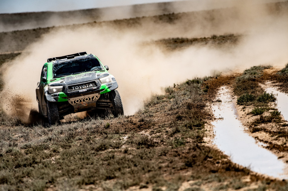 Al Rajhi takes the stage win as Al Attiyah measures his pace