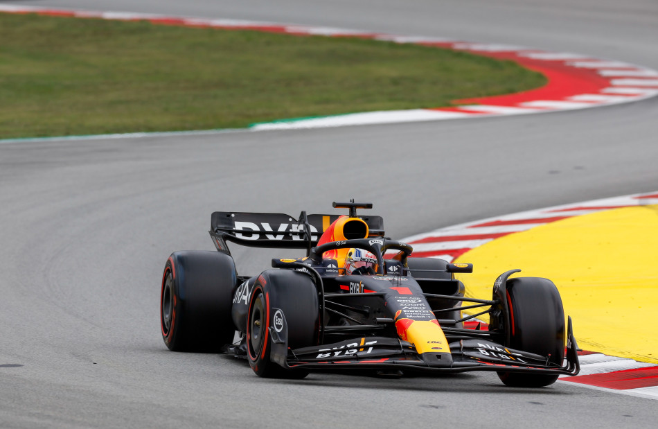 Fórmula 1: Verstappen cai no Q2, e Sainz garante a pole position