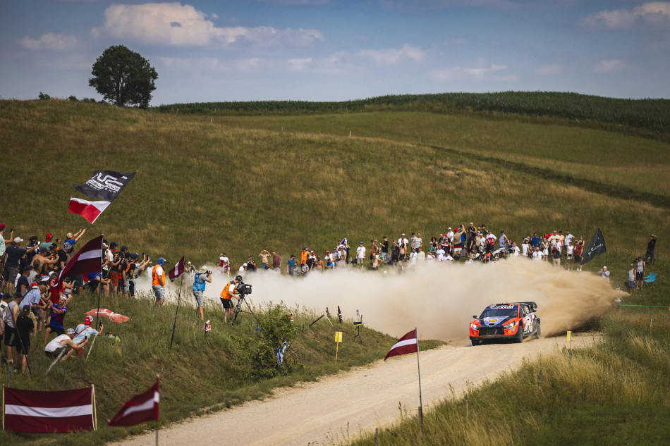 Andreas Mikkelsen leads Rally Poland after leg one