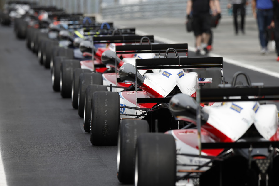 F3 Official Tests Kick Off The 17 Fia Formula 3 European Championship Season Federation Internationale De L Automobile