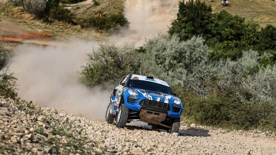 Ferreira y Maluszyński lideran a los contendientes de la FIA European Baja Series en el desafío húngaro