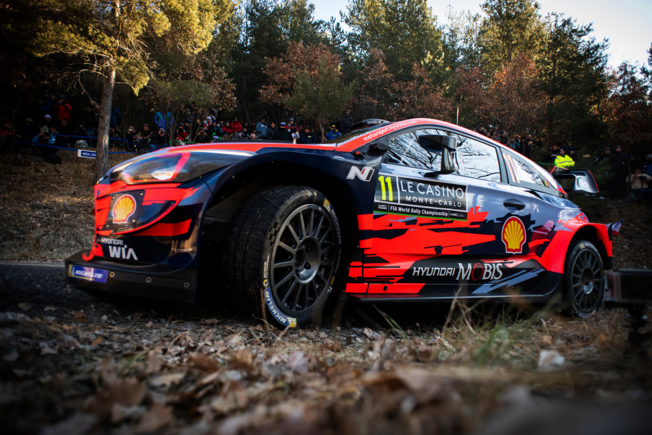 WRC – Neuville takes the lead for Hyundai
