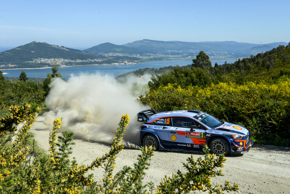 WRC – Neuville extends lead as Meeke crashes out