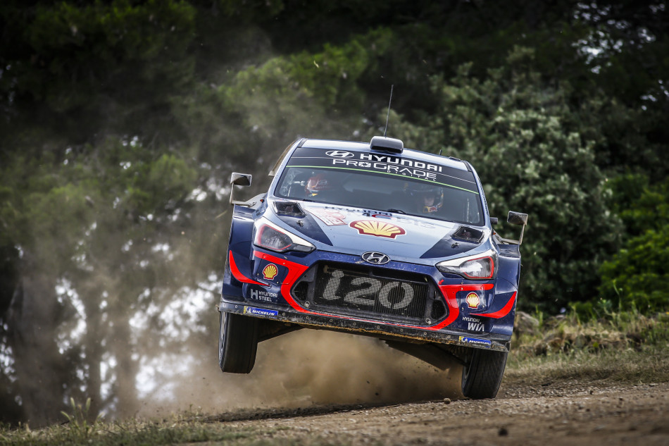 WRC – Neuville closes the gap to Ogier