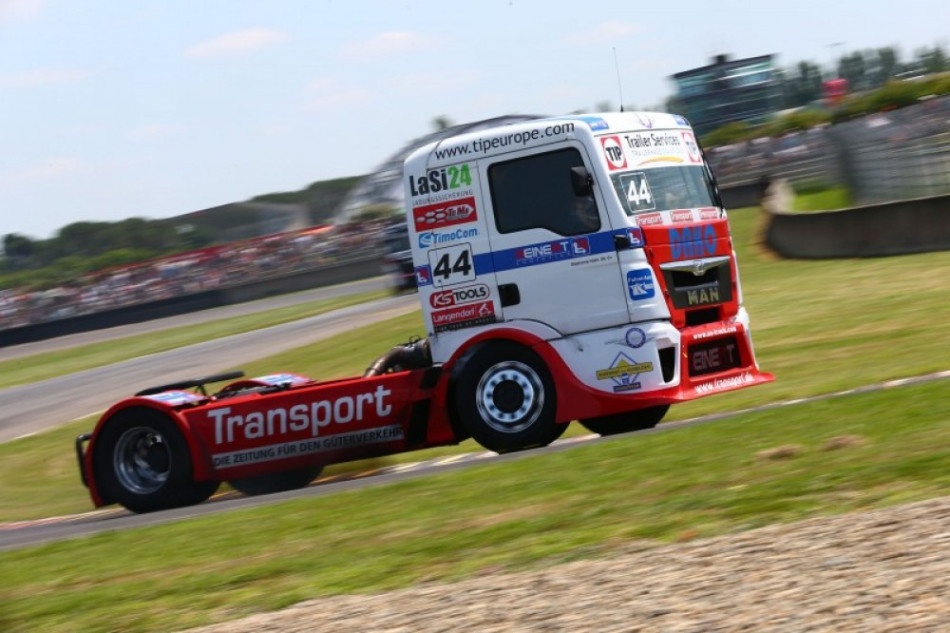 ELLEN LOHR AND STEFFI HALM TOGETHER FOR 2016 FIA ETRC TEAM CAMPAIGN ELLEN LOHR AND STEFFI HALM TOGETHER FOR 2016 FIA ETRC TEAM CAMPAIGN