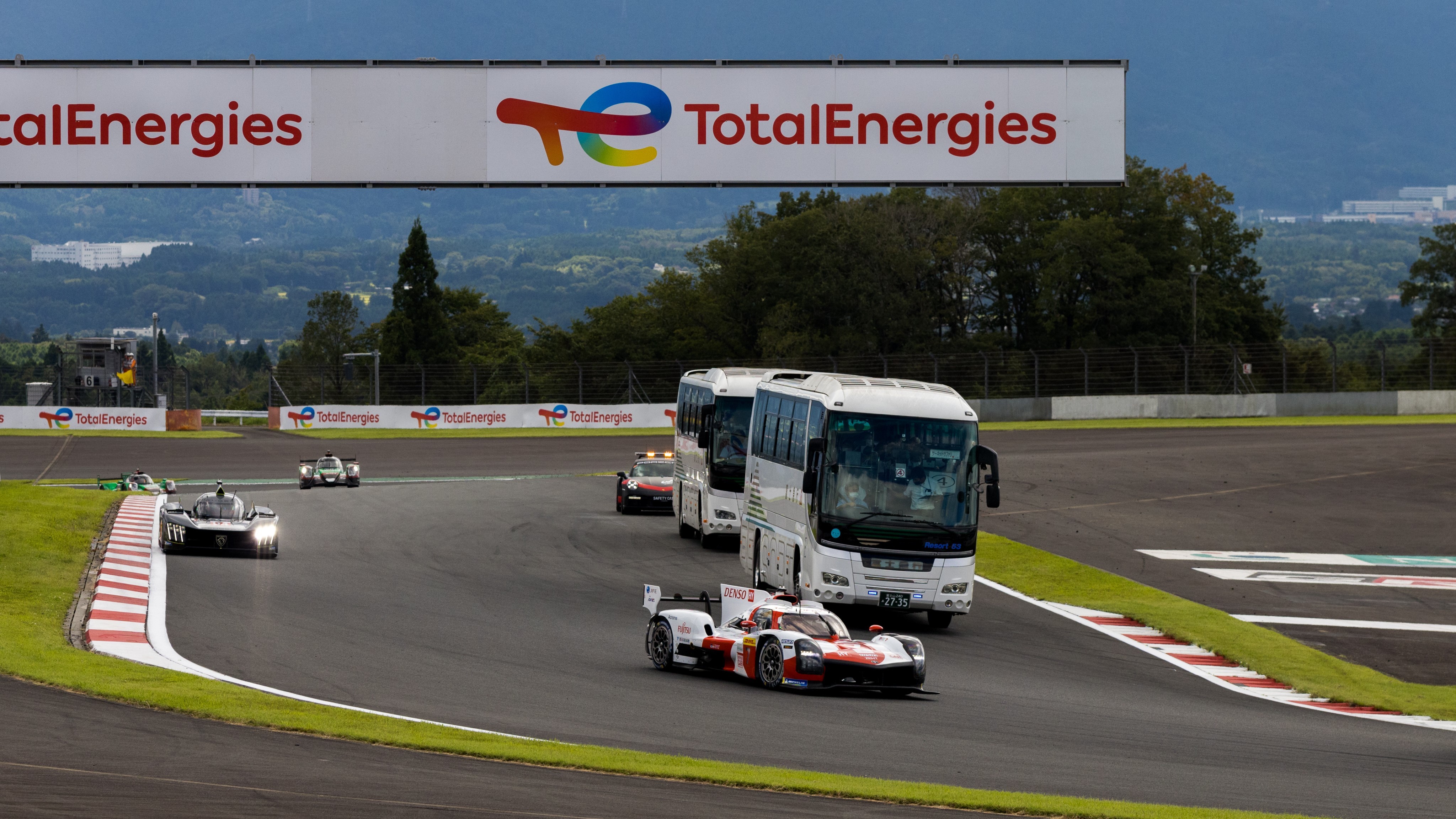 Los alumnos de las escuelas primarias locales se reúnen en el Campeonato Mundial de Resistencia de la FIA en Fuji | Noticias de Buenaventura, Colombia y el Mundo